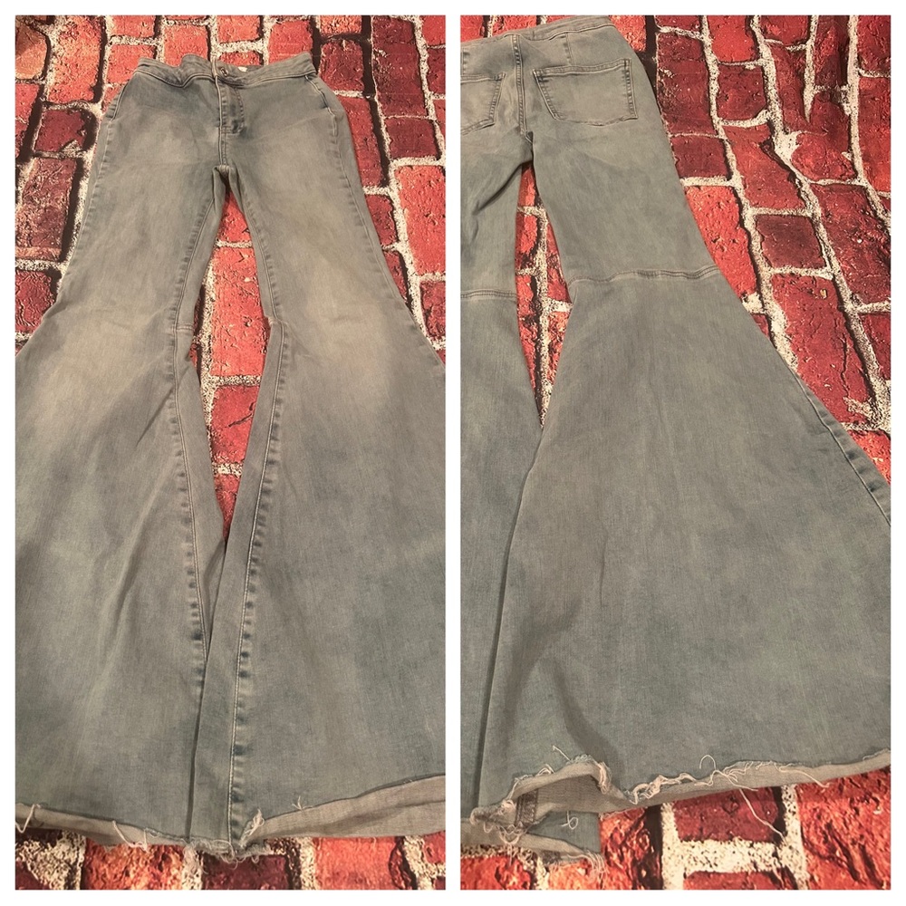 Free People We The Free flare jeans size 24 B101
Inseam 32”
Hem width: 16 1/2”